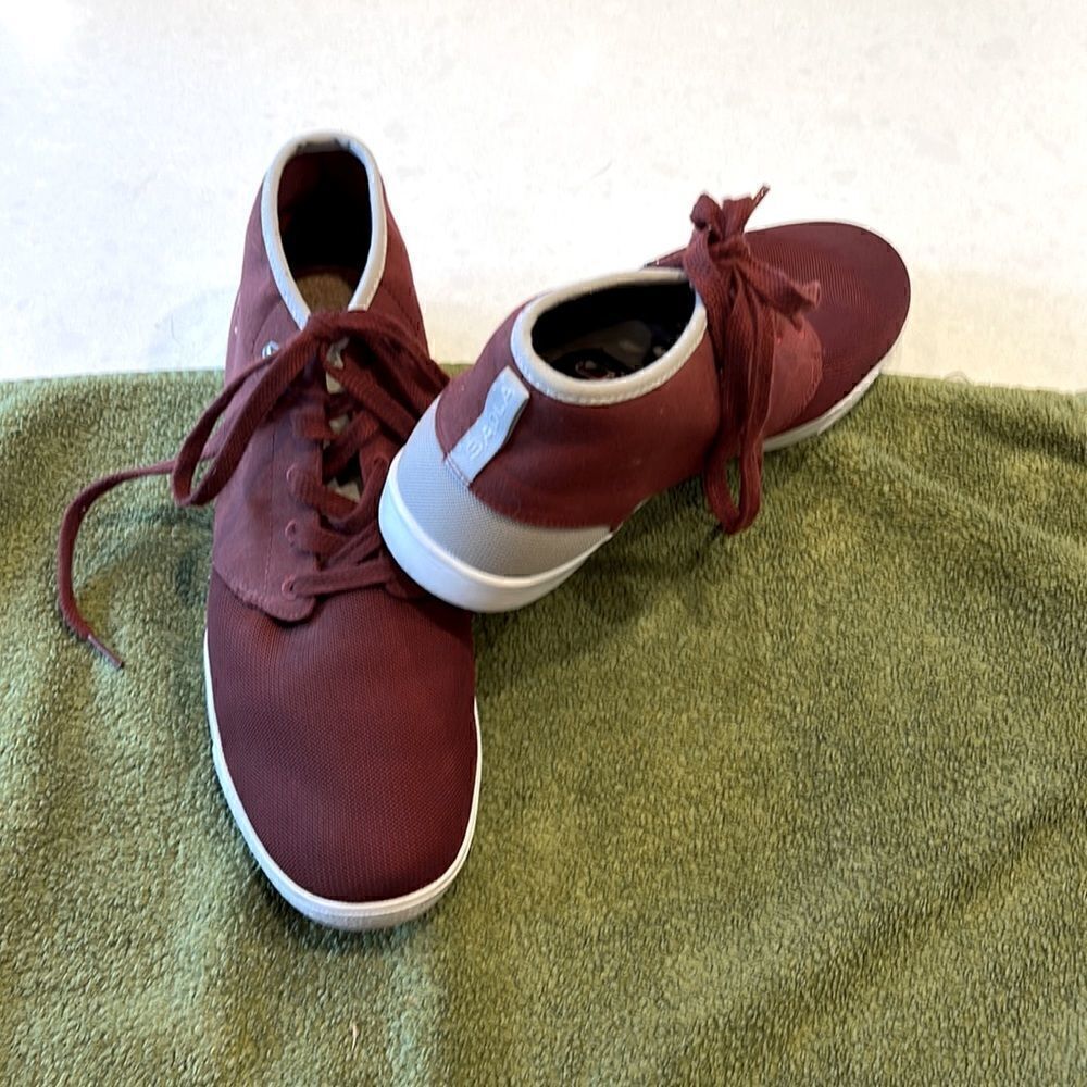 Saola Make an impact men’s shoes size 11 in excellent shape cork insole. Light.